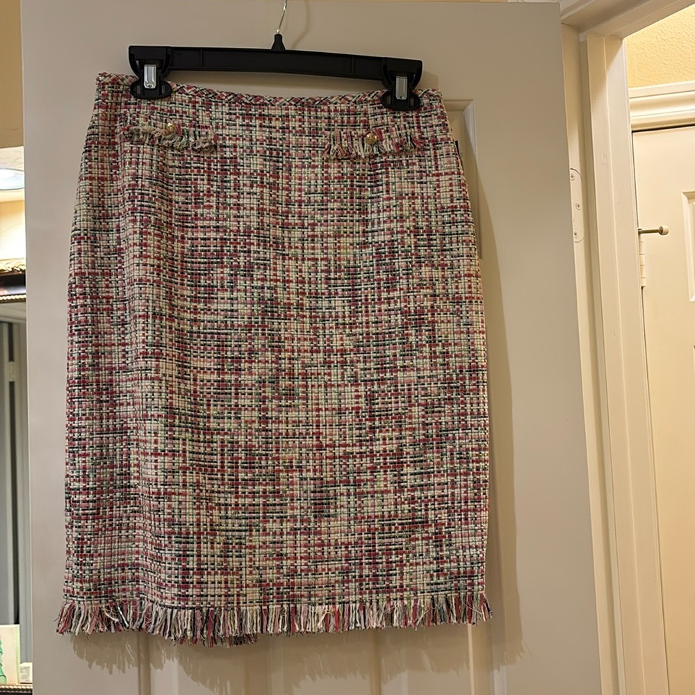 Women’s Tahari jacket and skirt set